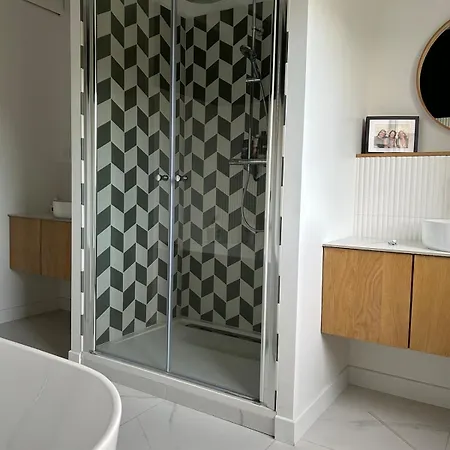 Family In With Large Pool Villa Bordeaux