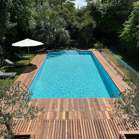 Villa Family In With Large Pool Burdeos