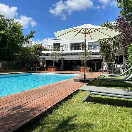 Family In With Large Pool Villa