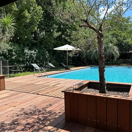 Family In With Large Pool فيلة *